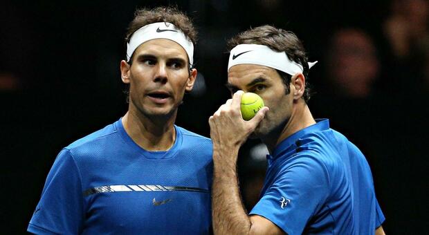 In foto: Rafa Nadal (35) e Roger Federer (40)