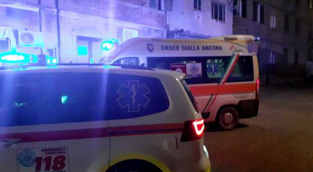 L'automedica del 118 e l'ambulanza della Croce Gialla di Ancona