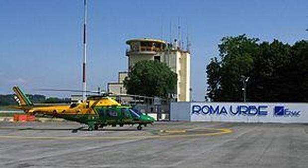 Roma, ultraleggero sorvola la città: elicottero in volo per identificarlo. La polizia non sapeva dei permessi