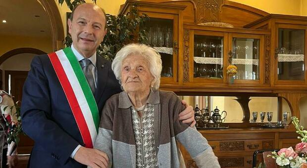 Il sindaco Mastrangeli con nonna Cesarina
