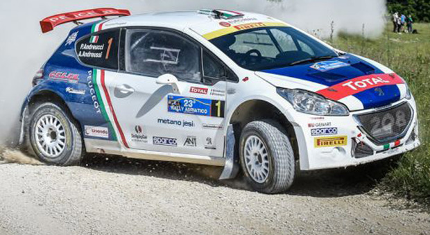 Andfreucci e la sua Peugeot impegnati sugli sterrati del recente Rally Adriatico