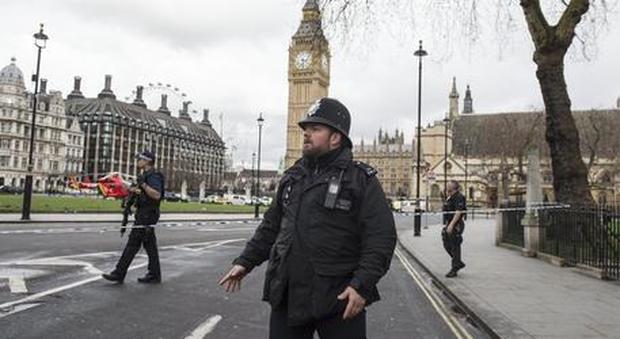 Londra, multe per divieto di sosta alle auto bloccate dopo l'attacco a London Bridge