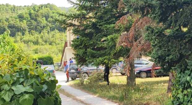 Fossombrone, una comunità sotto choc. Il sindaco: «Lutto cittadino, una tragedia che ci segna»