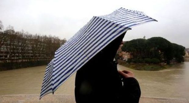 Il maltempo non dà tregua, l'Italia di nuovo flagellata dalle piogge: a Pisa l'Arno è a rischio esondazione