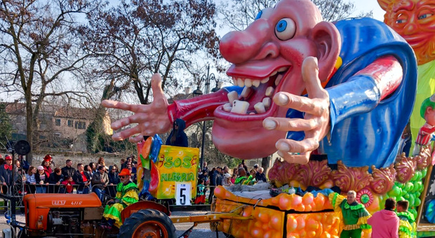 Dolo. Carneval dei Storti, migliaia di spettatori alla quarantesima edizione dell'evento: arlecchini, pirati e fatine in strada