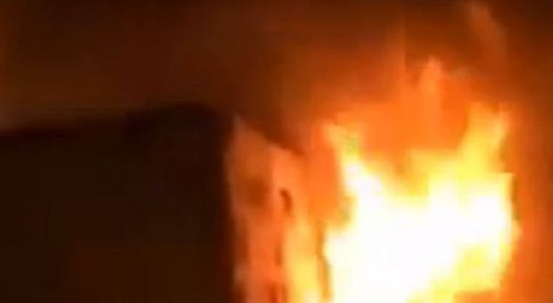 Nablus, palestinesi incendiano la tomba di Giuseppe. Hamas proclama Giorno della rabbia