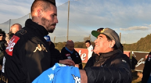 Maradona, Hamsik e la maglia del record: «L'amore di Napoli non finirà mai»