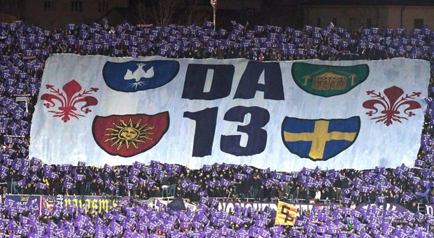 La Serie A ricorda Astori: foto sui maxischermi e applausi al minuto 13