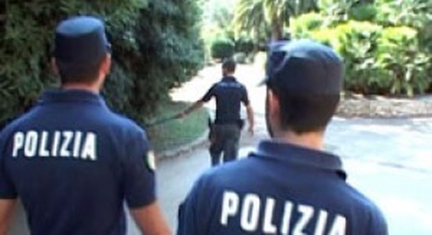 Roma, poliziotti in borghese riconoscono latitante e lo arrestano