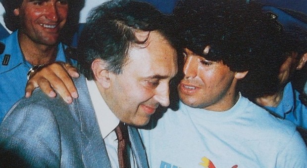 Napoli, l'ex presidente Ferlaino: «Maradona spiato solo da noi»