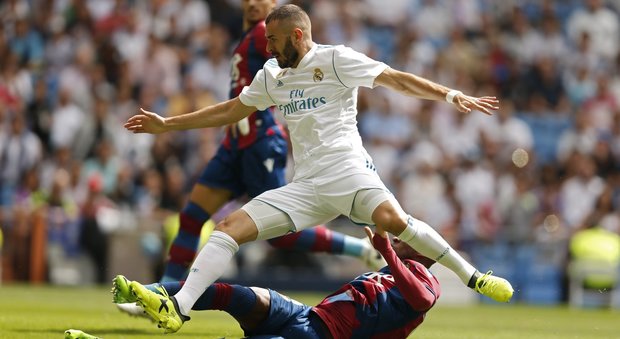 Real Madrid, Benzema domani firma il rinnovo del contratto fino al 2021