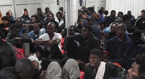 Migranti, Ocean Viking sbarcherà a Messina