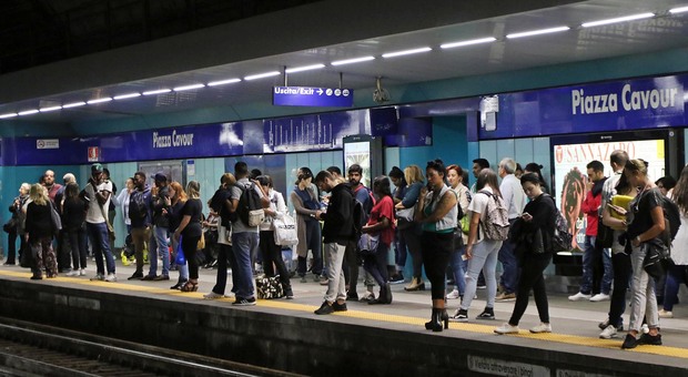 Metropolitana di Napoli, malattie sospette: blitz dei carabinieri al Comune