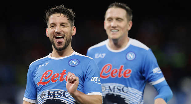 Napoli-Lazio 4-0: Mertens fa Diego e azzurri al primo posto, +3 sul Milan