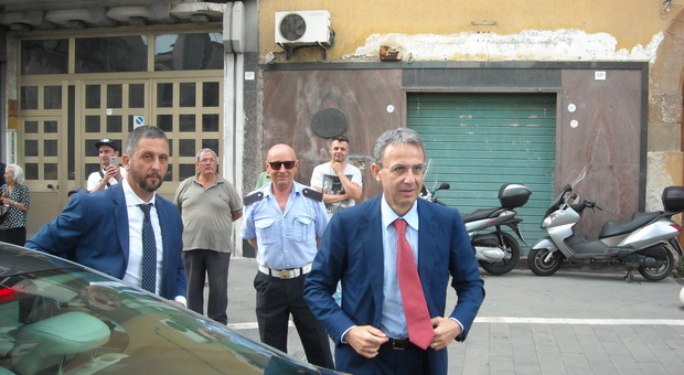 Il ministro Costa a Casalnuovo: «Nessuna emergenza rifiuti a Napoli»