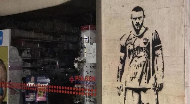 Comunista cancella murales per De Rossi «Credevo fosse una cosa di Casapound»