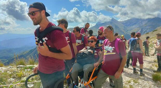 Terni, Dopo l'incidente Valeria torna a scalare la montagna: "Doniamo escursioni inclusive alle persone con disabilità"