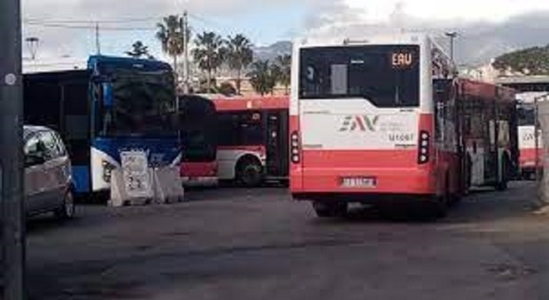 Benevento-Napoli: traffico e bus piccoli, riesplode la protesta degli utenti Eav