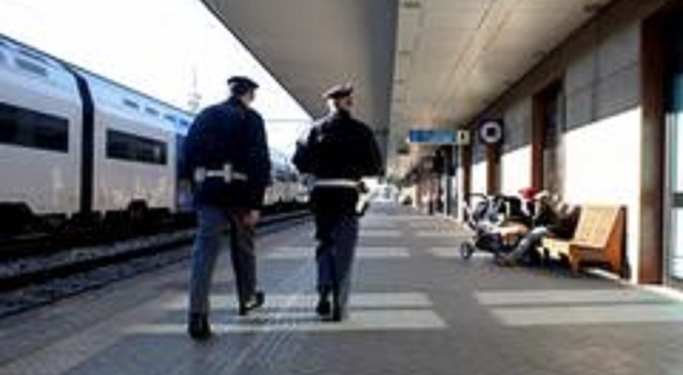 Treviso. Fu molestata e minacciata in treno con un coltello al fianco: 18enne riconosce il suo aggressore tre anni dopo