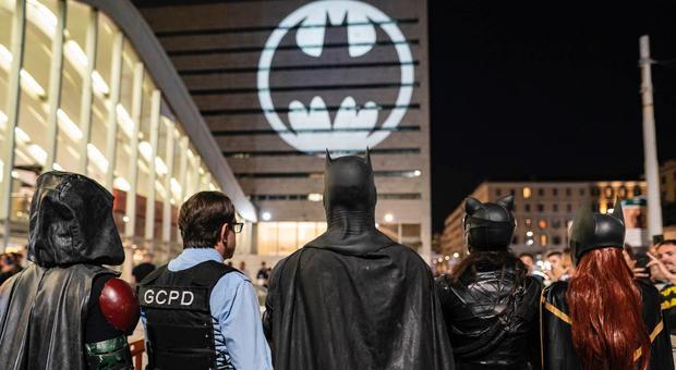 Ottant'anni di Batman: il suo segnale proiettato a Roma e in altre 12 città in tutto il mondo