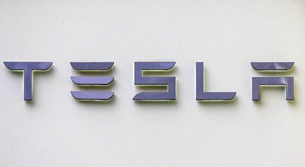Tesla apre l'anno in forte rialzo dopo il record di consegne