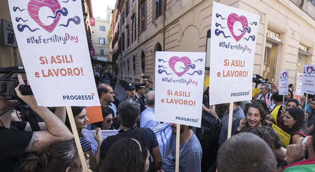 Fertility Day, scatta la protesta a Roma: chieste le dimissioni del ministro Lorenzin