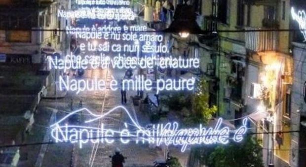 Dopo Bologna con Dalla, Napoli si illumina con i versi di Pino Daniele