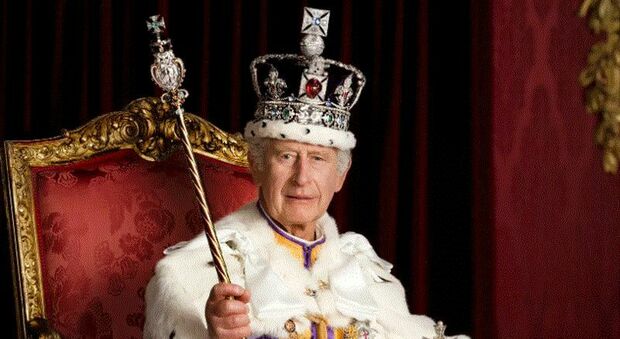 Re Carlo, oggi il primo discorso da Re in Parlamento: Anna sarà la sua guardia del corpo. La Corona, l'ispezione nei sotterranei: tutte le curiosità