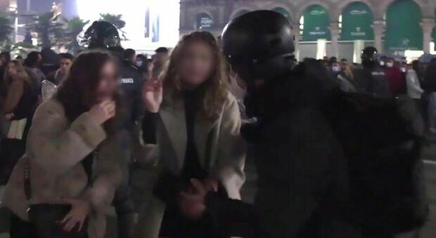 Stupro di gruppo al Capodanno in piazza Duomo, arrestati altri quattro egiziani a Milano