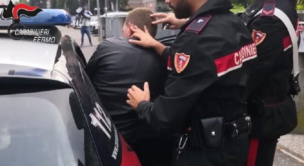 Fermo, arrestato un latitante 40enne sull'asse Italia-Romania: a suo carico una condanna a 5 anni di reclusione