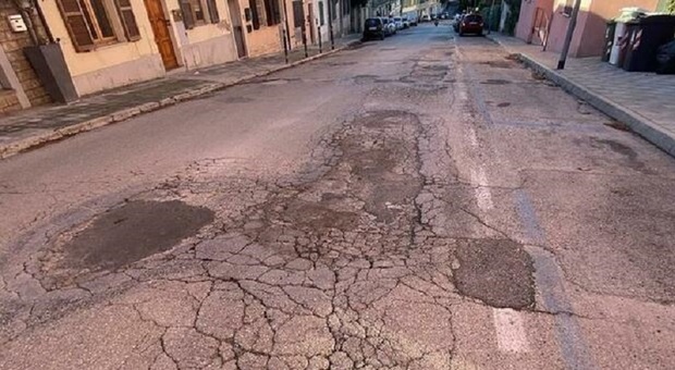 Ancona è al verde: dalle strade alle scuole incubo manutenzioni. Asfalti horror, in cassa solo 470mila euro