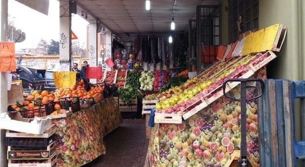 Roma, sequestrati 4mila alimenti "pericolosi destinati ai minimarket