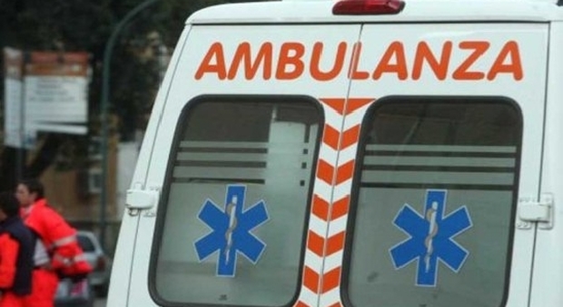 Milano, investita da un'auto mentre attraversa la strada: è in coma
