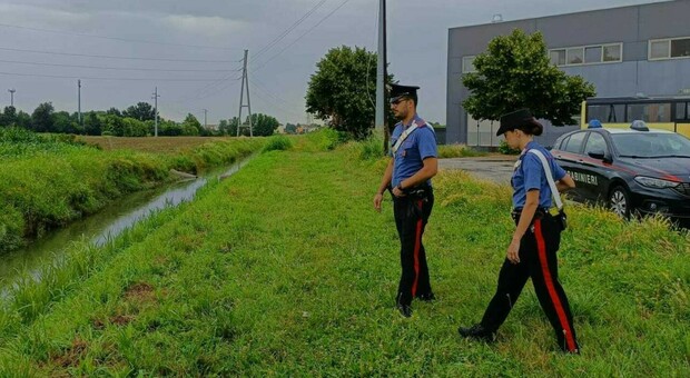 Padova, bimba di 3 anni cade in un canale e muore: si era allontanata dai genitori che stavano facendo un pic nic