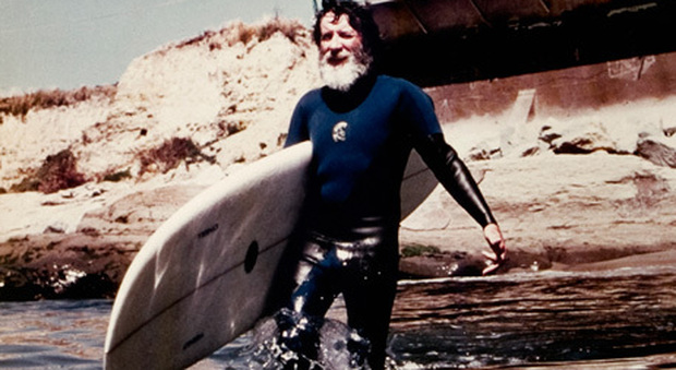 California, Jack O'Neill morto a 94 anni dopo una vita sull'onda: pioniere del surf