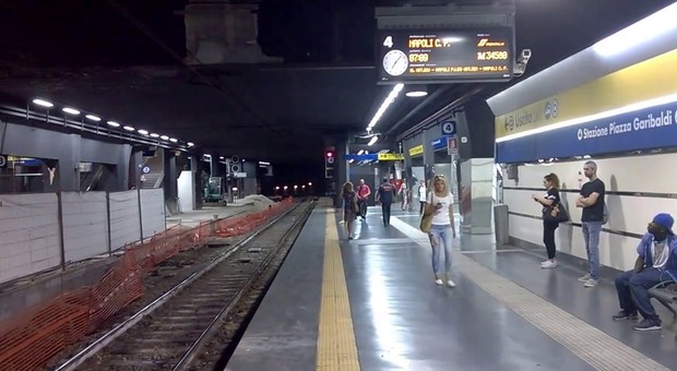 Napoli: metrò linea 2, treno guasto e ritardi fino a 40 minuti