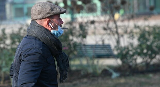 Milano smoke free: da oggi è vietato fumare in stadi e parchi. Dal 2025 sempre vietato all'aperto
