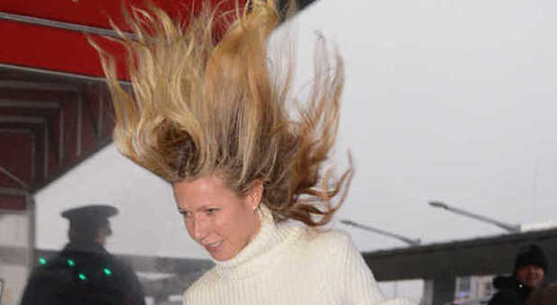 Gwyneth Paltrow irriconoscibile: elettrizzata in aeroporto