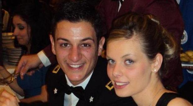 Paolo con la fidanzata Martina a un gala dell'Esercito