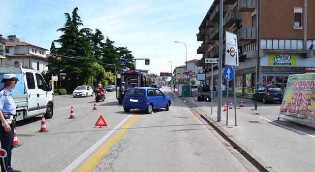 L'incidente in viale San Lazzaro (foto polizia locale)