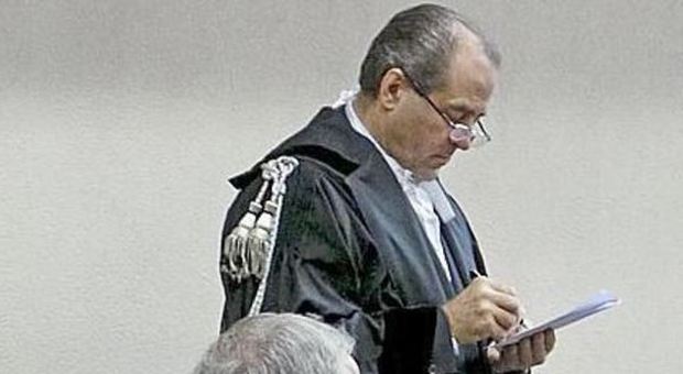 Antonio Di Pietro in aula al Tribunale di Napoli