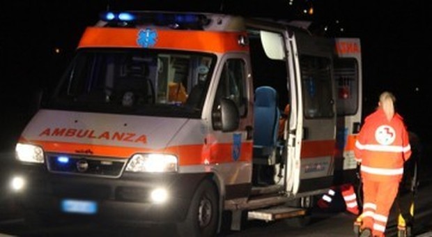 Ferrara, schianto nella notte in autostrada: un morto e 11 feriti