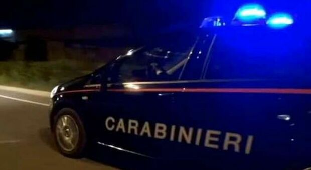 Droga, non si fermano all'alt dei carabinieri: inseguimento sulla statale, tre arresti