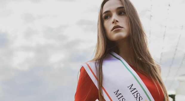 Federica Maini, Miss Roma 2022 e gli attacchi sui social: «Insulti e accusa, costretta a rimuovere le foto»