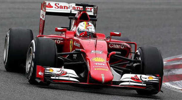 La Ferrari SF15-T di Sebastian Vettel sulla pista di Barcellona
