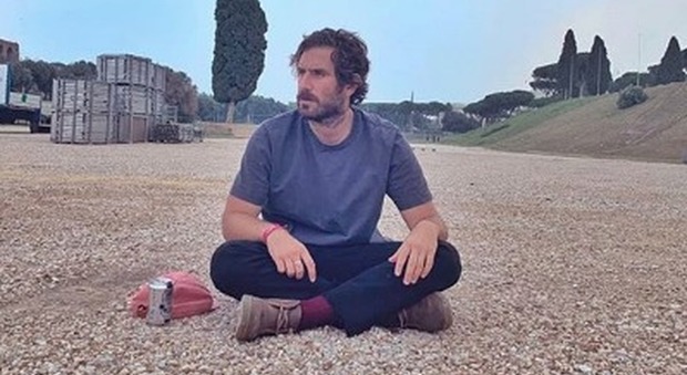 Tommaso Paradiso lascia i Thegiornalisti: «Le storie non sono eterne, rimane l'amore che abbiamo condiviso»