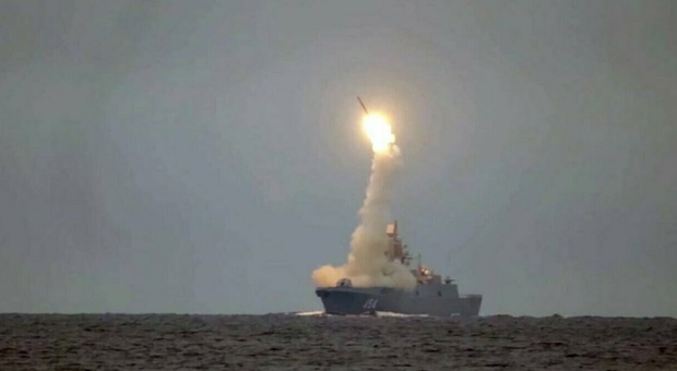 La Russia testa con successo un missile ipersonico: colpito un obiettivo a 1.000 chilometri di distanza