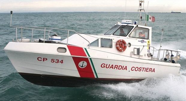 Sorrento, la Guardia Costiera mette in salvo nove naufraghi