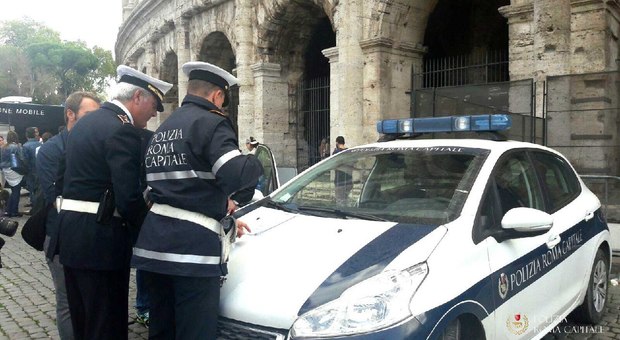 Roma, Colosseo, vigili ritrovato ragazzo scomparso e lo aiutano a tornare a casa
