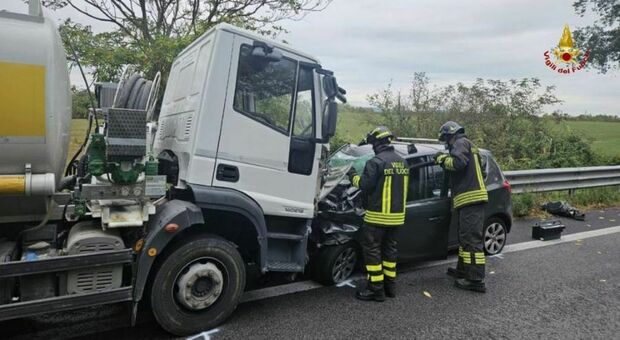 Scontro auto-camion: il conducente della macchina portato in gravi condizioni a Torrette